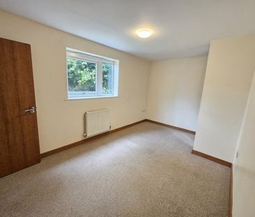 Arundel Square, Maidstone - Photo 2