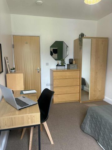 1 bedroom in a house share to rent - Photo 5