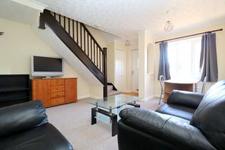 2 bedroom end of terrace house to rent - Photo 2