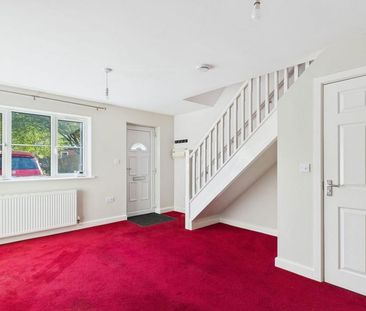 2 bedroom mews to rent - Photo 2