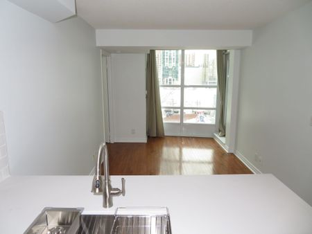 For Lease - 33 Elm Drive Unit# 406, Mississauga, Ontario - Photo 4