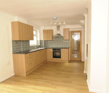 3 bedroom detached house to rent - Photo 3