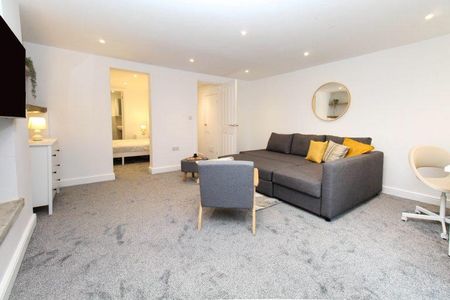 4 bedroom terraced house to rent - Photo 3