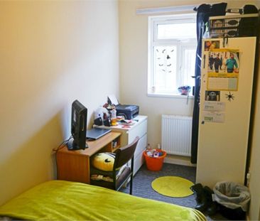 2 Bedroom Flat - Photo 2