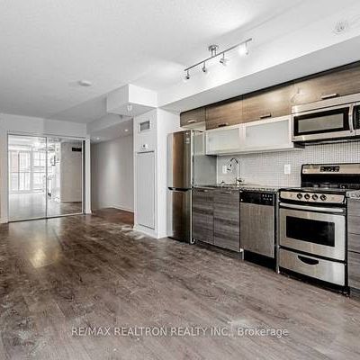 MUST SEE TWO LEVELS QUEEN WEST 1 BED PARKING INCLD - Photo 3