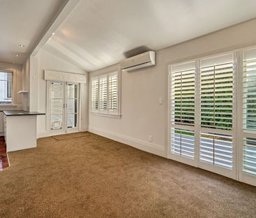 Sitting Pretty in Waterview! - Photo 1