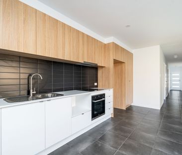 NEWLY BUILT DUPLEX IN WONDUNNA - Photo 4