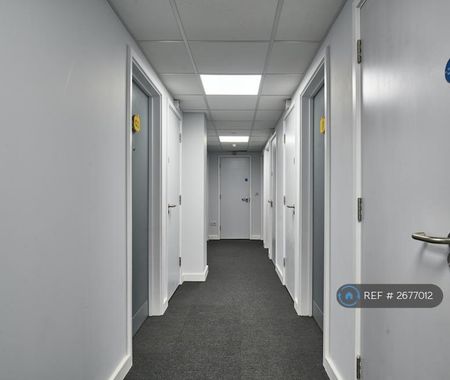 Studio to rent - Photo 5