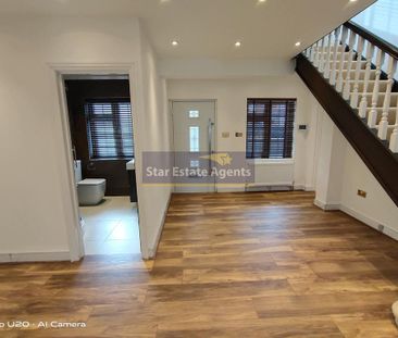 6 bedroom detached house to rent - Photo 4