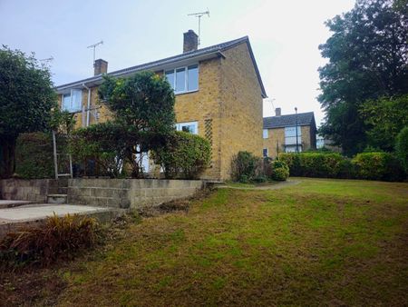 2 Bed Terraced House, Vanguard Road, SO18 - Photo 5