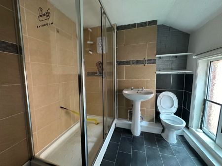 Hightown, CREWE - Photo 3