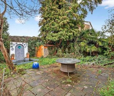 Field Common Lane, Walton-on-thames, KT12 - Photo 1