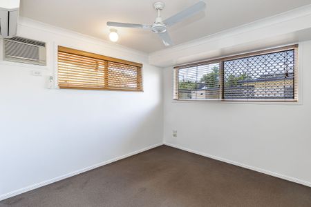 2/75 Cook Street, North Ward - Photo 3