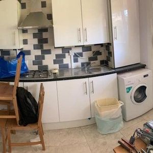 4 bedroom flat share to rent - Photo 2