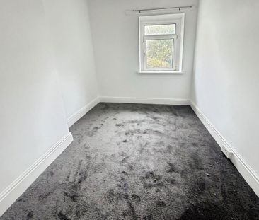 3 bedroom end of terrace house to rent - Photo 3