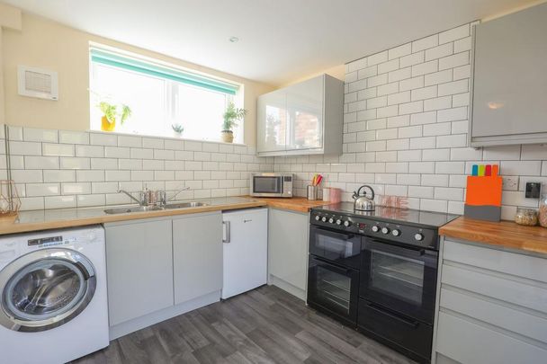 7 bedroom house to rent - Photo 1