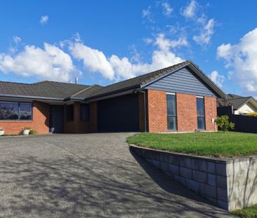 Tucked away in a sought-after neighbourhood - Photo 1