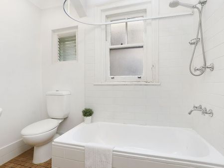 APARTMENT RICH IN HERITAGE CHARM | Furnished - Photo 4