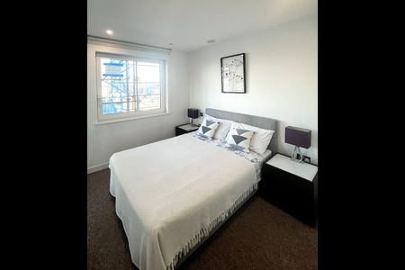 2 Bed Flat, Knights Tower, SE8 - Photo 2