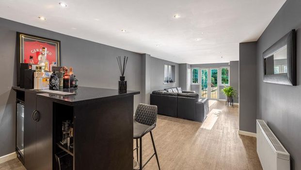 5 bedroom detached house to rent - Photo 1