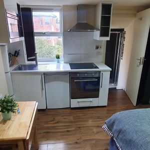 Studio to rent - Photo 2