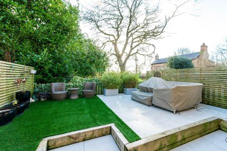 2 bedroom mews to rent - Photo 4
