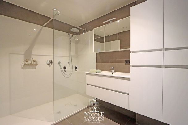 Verzorgd, instapklaar appartement met twee slaapkamers nabij centrum Bree - Foto 1