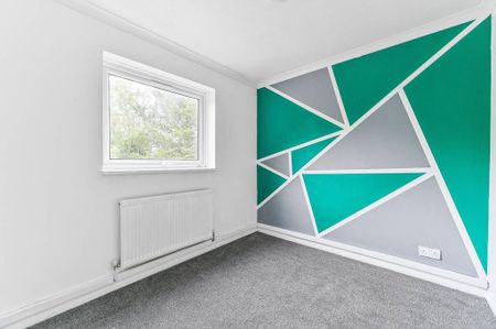 3 bedroom flat to rent - Photo 4