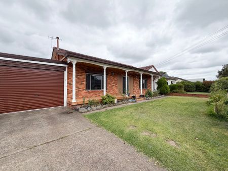 3-Bedroom Home with teenage retreat - Photo 2