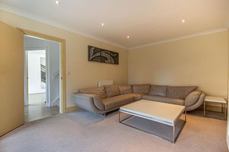 5 bedroom detached house to rent - Photo 2