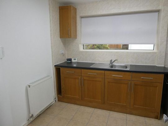 3 bedroom semi-detached house to rent - Photo 1