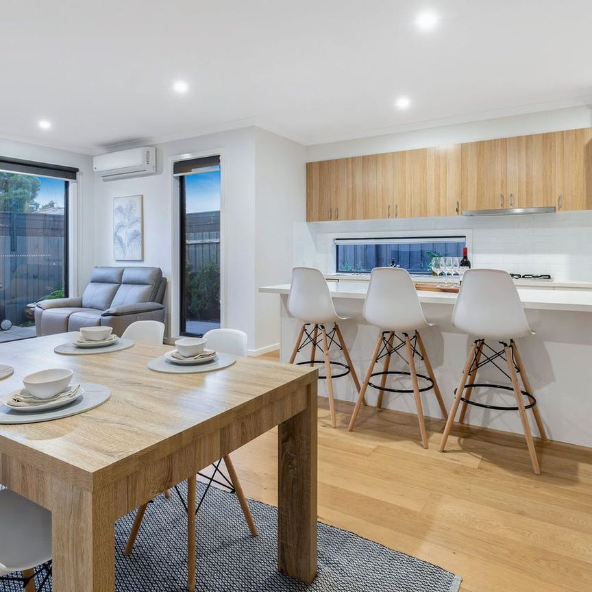 Modern Three-Bedroom Oasis in a Prime Seaside Location - Photo 1