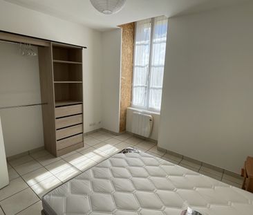 LA ROCHE-SUR-YON APPARTEMENT T2 MEUBLÉ A LOUER - Photo 2