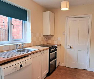 2 bedroom terraced house to rent - Photo 4