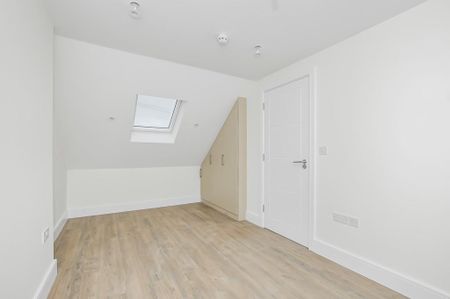 5 bedroom semi-detached bungalow to rent - Photo 3