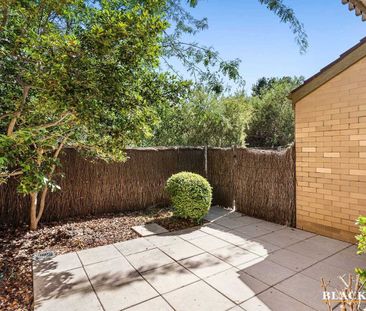 Convenient ground floor unit - Photo 3