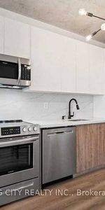 QUEEN WEST 2 BEDS 1 BATH HARD LOFT PARKING INCLD - Photo 4