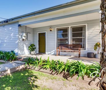 CUTE, COZY COTTAGE - Photo 5