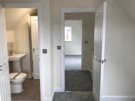 4 Bed Detached House, Fieldfare Way, CV4 - Photo 5