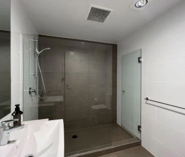 FULLY FURNISHED 2 BEDROOM APARTMENT LOCATED IN THE HEART OF ADELAIDE. - Photo 6