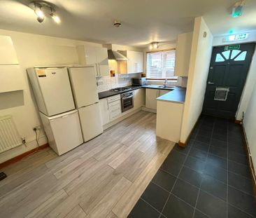 1 bedroom in a house share to rent - Photo 5