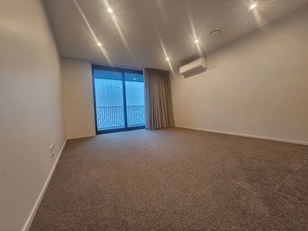 Modern 2BR Central Christchurch Apt - Photo 4