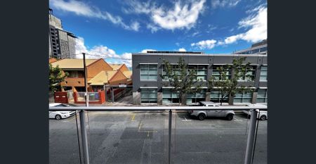 Ideal Urban Living – 2BR Fully Furnished Apartment in CBD’s East End. - Photo 4