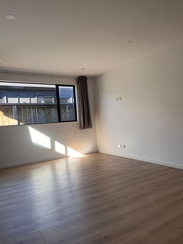 2 Bedrooms Unit in Hanley’s - Photo 5