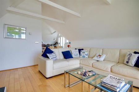 3 bedroom end of terrace house to rent - Photo 2