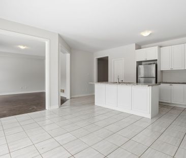 For Lease - 943 Larter Street, Innisfil, Ontario - Photo 2