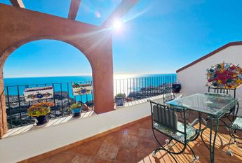 APARTMENT FOR RENT with 2 bedrooms and panoramic sea views