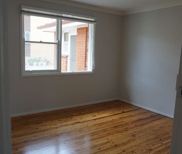 Ground floor unit in walking distance to the Beach - Photo 4