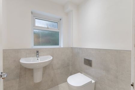 5 bedroom detached house to rent - Photo 2