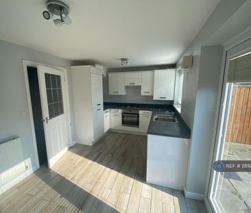 4 bedroom semi-detached house to rent - Photo 2